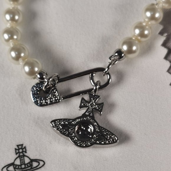 Vivienne Westwood Sliver Safety Pin Pearl Necklace - Picture 3 of 5